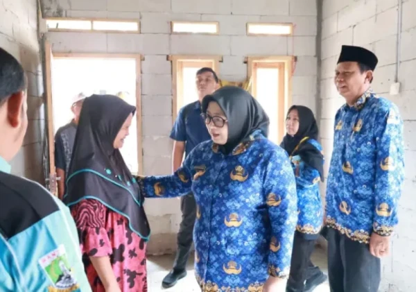 Wabup Intan Tinjau Program Bedah Rumah di Kemiri, Harap Tahun Depan Capai 100 Unit