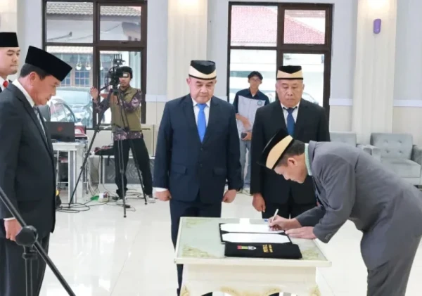 Bupati Tangerang Tekankan Integritas, Lantik Dua Pejabat Baru Pimpin DPKP dan Bappeda