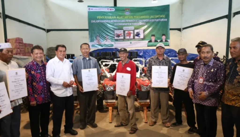 Dari Traktor hingga Combine Harvester, Bantuan Bupati Tangerang Ini Bikin Petani Optimistis Hadapi Tantangan Pangan