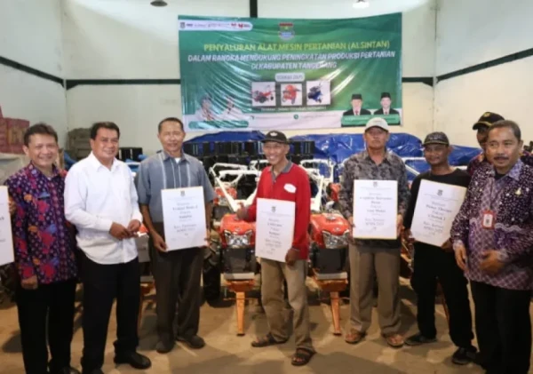 Dari Traktor hingga Combine Harvester, Bantuan Bupati Tangerang Ini Bikin Petani Optimistis Hadapi Tantangan Pangan