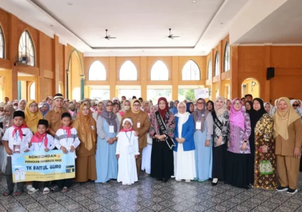 Wabup Intan Ajak Anak TK Kenal Rukun Islam Lewat Simulasi Manasik Haji: “Bentuk Generasi Tangguh, Sholeh dan Sholehah”