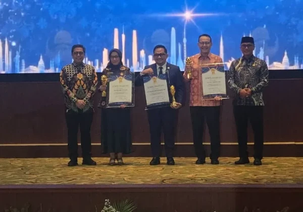 Fachmi Idris Raih Life Achievement KORPRI Award atas Dedikasi Bangun BPJS Kesehatan