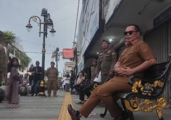 Wali Kota Serang Tinjau Royal Baroe, Disambut Antusias Warga dan Pelukan Hangat Anak Cilik
