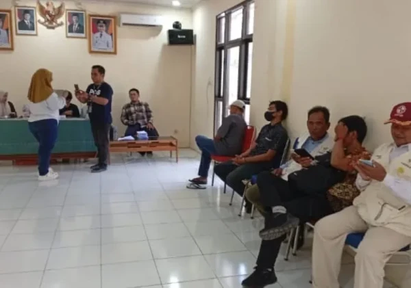 Penyaluran BLT Kesra untuk 3.485 KK di Kecamatan Anyar Berjalan Lancar