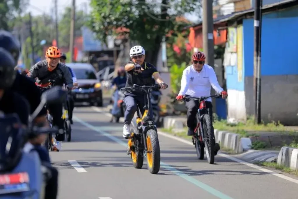 Wali Kota Tangerang Tinjau Proyek Strategis Daerah Sambil Bersepeda