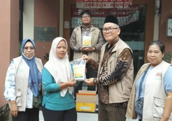 BAZNAS Kota Tangerang Salurkan 230 Paket Daging Olahan Kambing untuk Warga Kurang Mampu