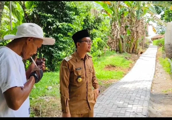 Kades Sindangheula Monitoring Peningkatan Kualitas Jalan Lingkungan di Tiga Titik Wilayah