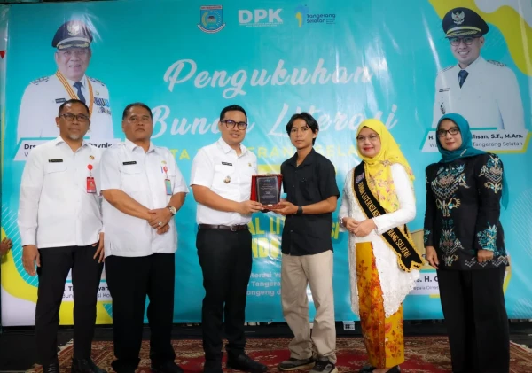 Festival Literasi Blandongan 2025 Resmi Dibuka, Pilar Saga Ichsan Kukuhkan Bunda Literasi Tangsel