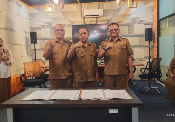 Sertijab Sekdis Kominfo Kota Serang, H. Sudirman Serahkan Jabatan kepada Herry Suswanto