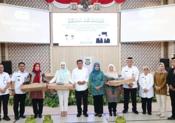 Bupati Tangerang Salurkan Bantuan untuk Keluarga Berisiko Stunting