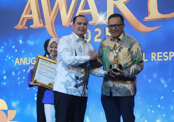 Wali Kota Serang Budi Rustandi Raih Penghargaan Kepala Daerah Inovatif pada Radar Banten CSR Award 2025
