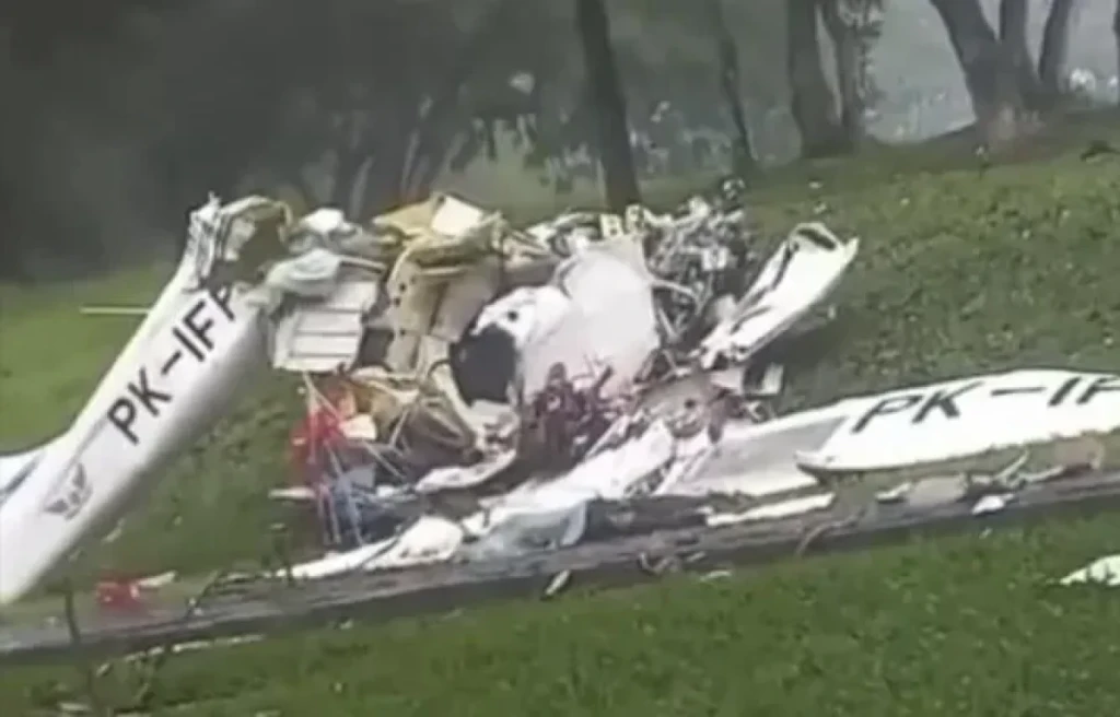 Tragedi Pesawat Latih Jatuh di BSD: Tiga Orang Meninggal, Dua Masih Terjebak di Dalam Pesawat