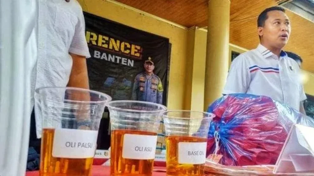 Kejahatan Industri: Pabrik Oli Palsu di Tangerang Terbongkar, Omzet Mencapai Rp 5,2 Miliar dalam Waktu Tiga Bulan
