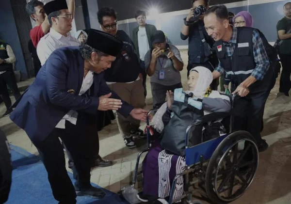 Pj Gubernur Banten Al Muktabar Sambut Jamaah Haji Provinsi Banten Kloter 02 Asal Kota Tangerang