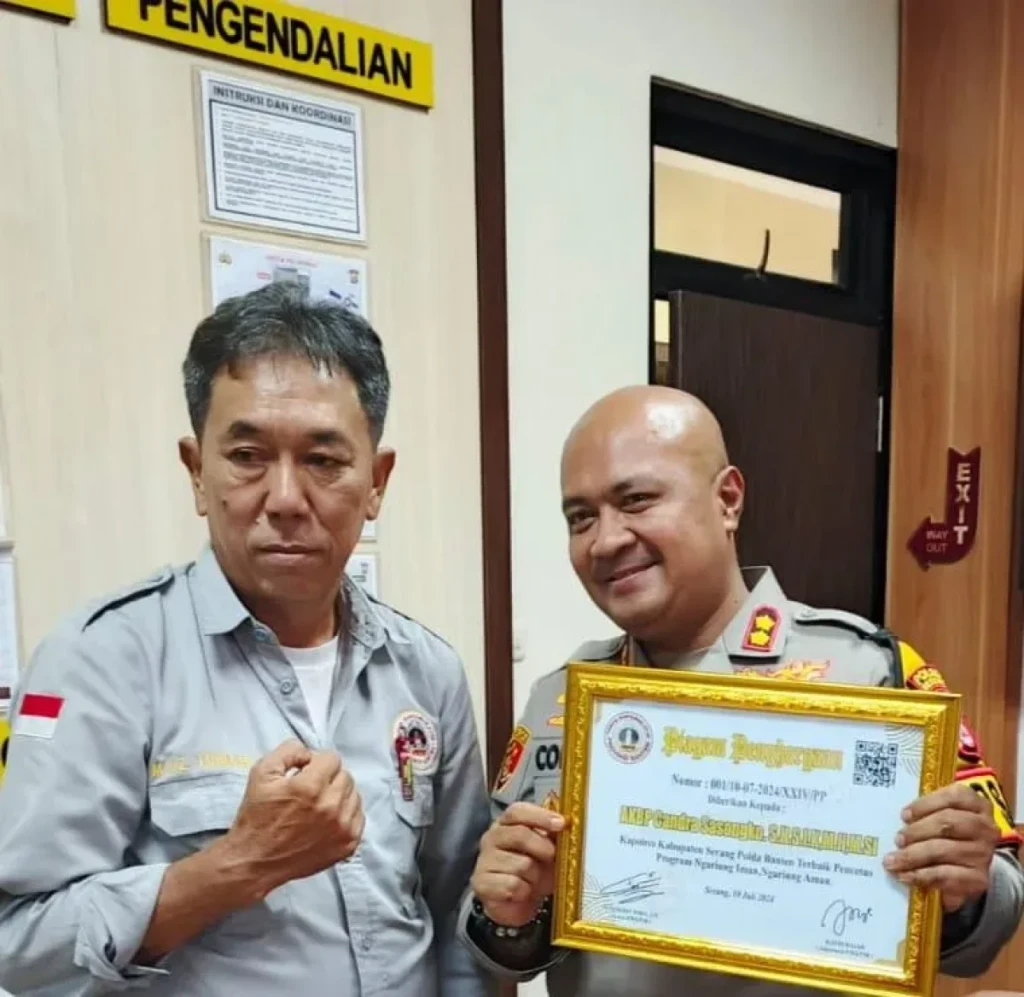 Forum Wartawan KP3B Berikan Penghargaan Kepada Kapolres Kabupaten Serang