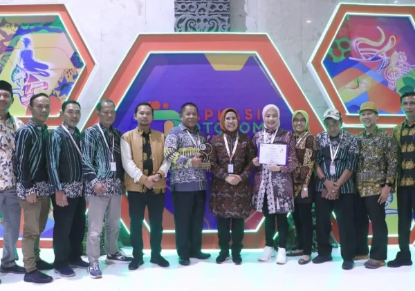 Stand Kabupaten Serang Raih Penghargaan Juara Komunikatif di Apkasi Otonomi Expo 2024
