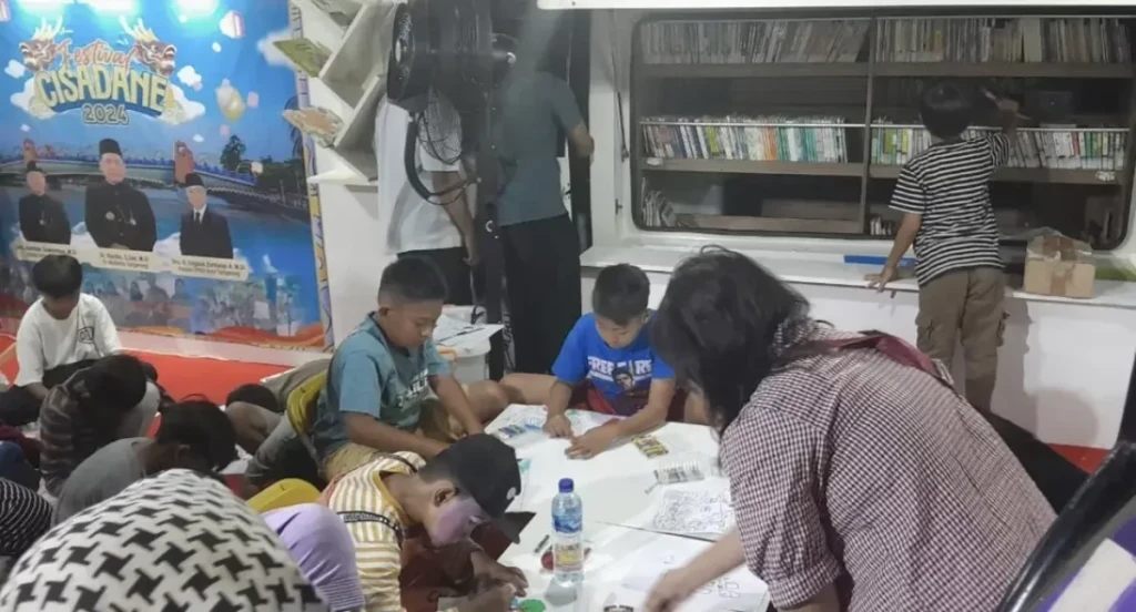 DPAD Kota Tangerang Hadirkan Layanan Mewarnai Gratis di Festival Cisadane 2024