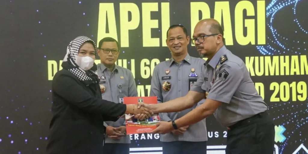 Kemenkumham Banten Serahkan Santunan Kepada Keluarga Pegawai Korban Covid-19 dalam Peringatan Hari Pengayoman ke-79