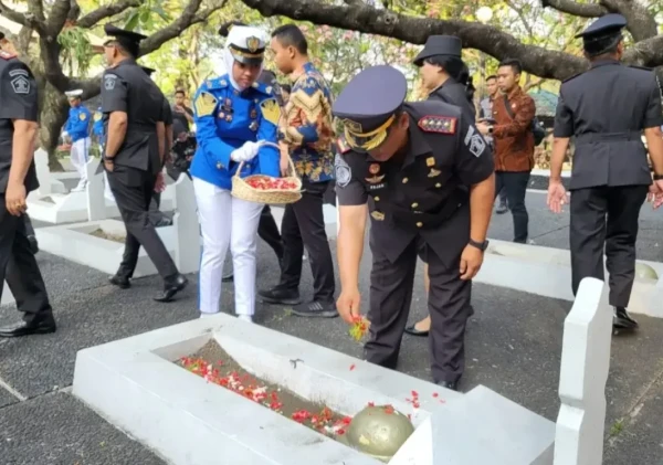 Perayaan Hari Pengayoman ke-79: Kepala Lapas Kelas IIA Serang Ikut Upacara Tabur Bunga di TMP Taruna, Tangerang