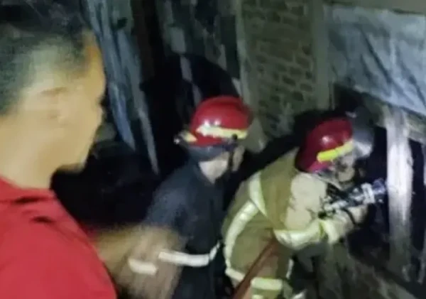 Kebakaran di Pandeglang Hanguskan Pabrik Tahu dan Rumah, Kerugian Capai Ratusan Juta