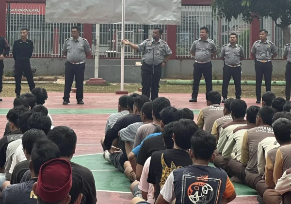 Lapas Kelas IIA Serang Gelar Pengarahan: Kalapas Tekankan Kepatuhan dan Kerja Sama dalam Menjaga Keamanan