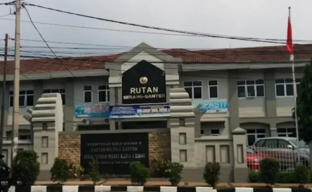Mantan Kepala Desa Babakan Ditahan di Rutan Serang Terkait Kasus Suap Pembebasan Lahan