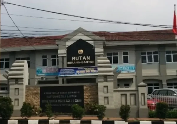Mantan Kepala Desa Babakan Ditahan di Rutan Serang Terkait Kasus Suap Pembebasan Lahan