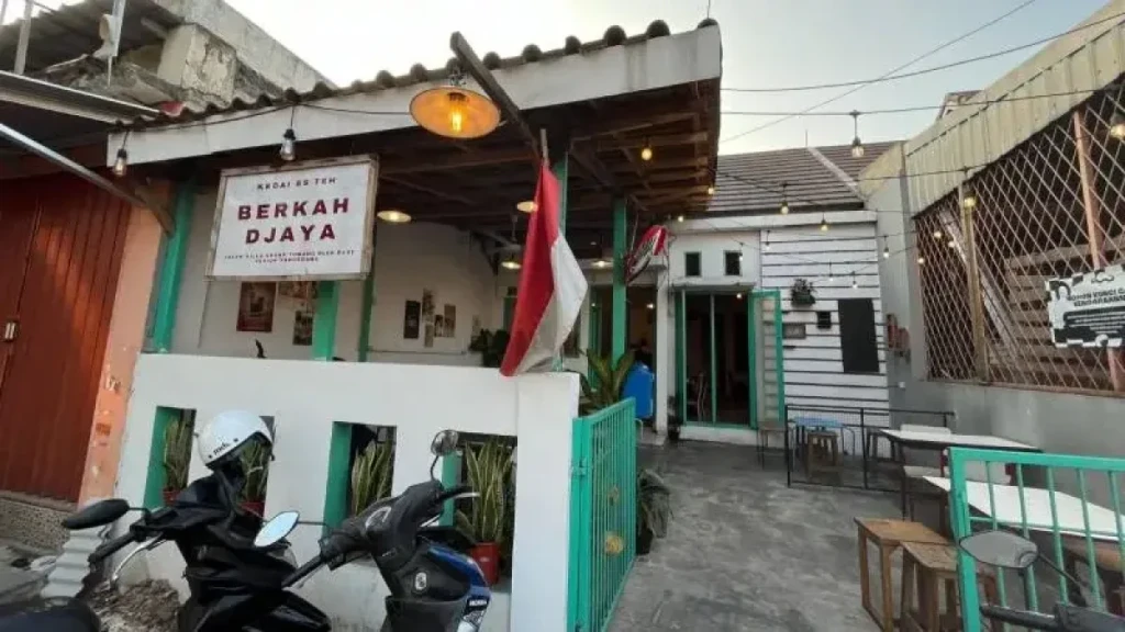 Kedai Berkah Djaya: Tempat Nongkrong Vintage dengan Ragam Minuman Teh di Kota Tangerang