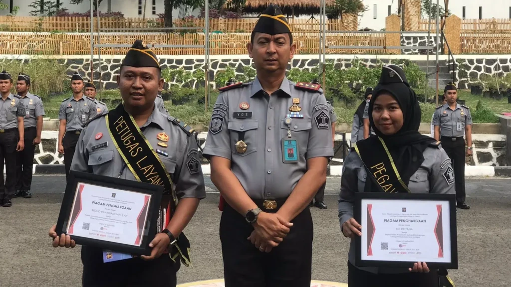 Lapas Cilegon Anugerahkan Penghargaan Pegawai Teladan dan Pelayanan Terbaik Periode Agustus 2024