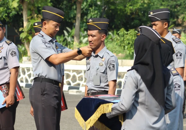 Apresiasi Kinerja: Lapas Kelas IIA Cilegon Gelar Upacara Kenaikan Pangkat Pegawai Berprestasi