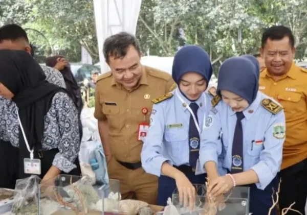 Penjabat Sekretaris Daerah Kabupaten Tangerang, Soma Atmaja, resmi membuka Lomba Ikan Hias 'Quick Setting Aquascape' dalam rangka memperingati HUT ke-392 Kabupaten Tangerang
