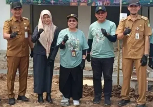Kecamatan Tangerang Lakukan Penanaman Pohon Sambut Hari Kota Dunia di Revitalisasi Pasar Anyar