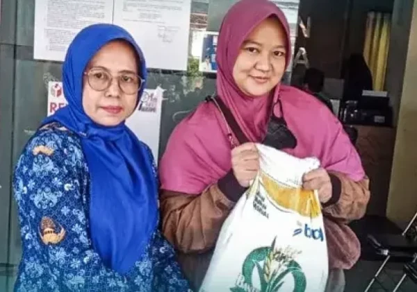 801 KPM di Cipadu Jaya Terima Bantuan Beras 10 Kilogram dari Pemerintah