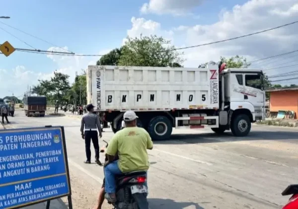Dishub Kabupaten Tangerang Tertibkan Lima Truk Melanggar Jam Operasional Angkutan Barang Tambang