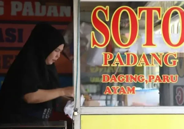 Lezatnya Soto Padang Uni Eva Karawaci: Sensasi Kuah Bening Khas Minang yang Memikat