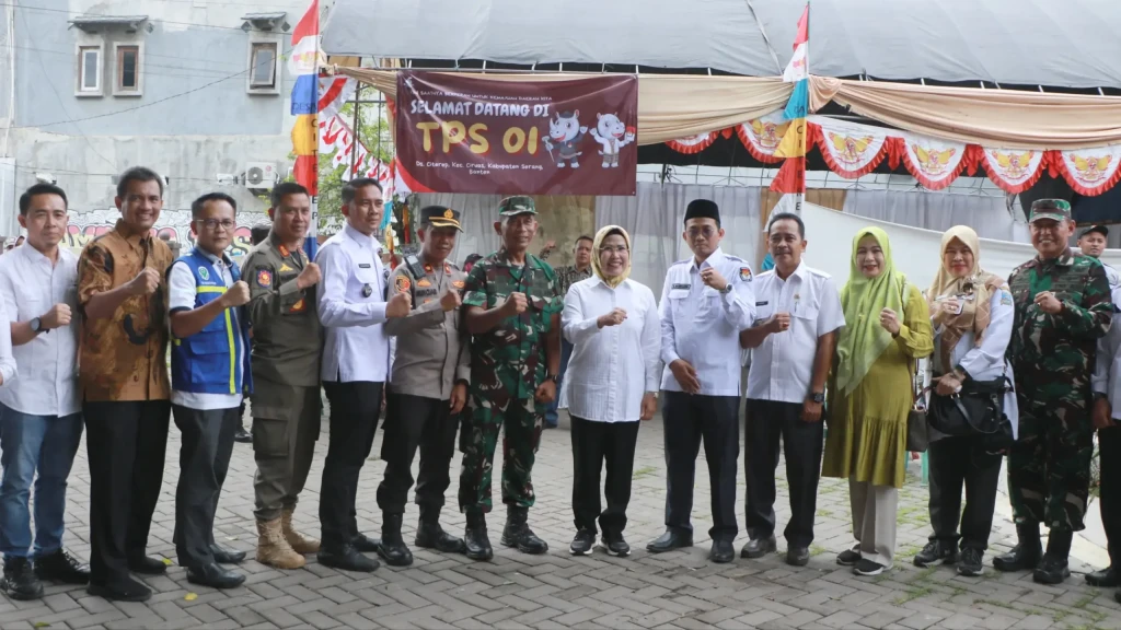 Bupati Serang Tinjau Pemungutan Suara Pilkada 2024 di Tiga TPS, Harapkan Partisipasi Masyarakat Tercapai 80%