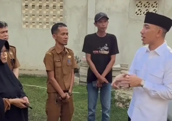 Polemik Meja Rusak di SDN 2 Pasir Tangkil: Wali Murid Terpaksa Ganti, Bupati Lebak Turun Tangan