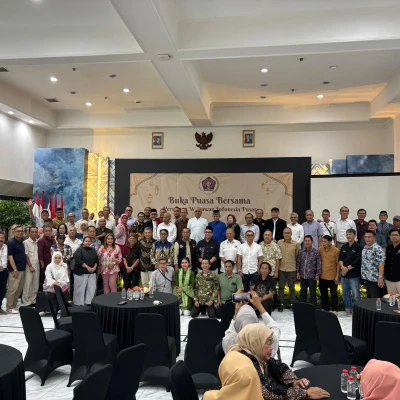 PWI Pusat Gelar Buka Puasa Bersama, Ketum Akhmad Munir Ajak Wartawan Tata Mental