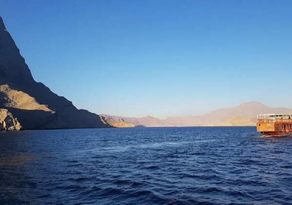 Iran Kaji Izin Kapal Lewat Selat Hormuz, Syarat Pembayaran Pakai Yuan